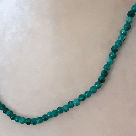 Simple green jadeite? beaded necklace 18" - Picture 1 of 2